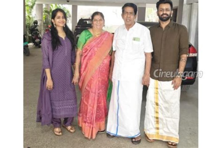 Annamalai Family Photos: A Glimpse into Their Lives
