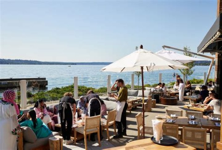 Baleens Naples: An Unforgettable Waterfront Experience