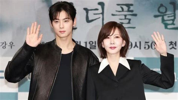 Cha Eun-Woo Girlfriend: Unveiling the Truth About the K-Pop Star's Love Life