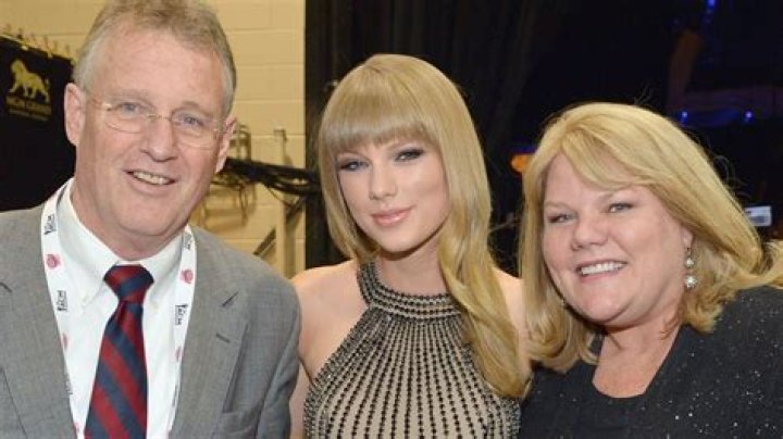 Did Taylor Swift's Parents Remarry? A Deep Dive into Their Family Dynamics
