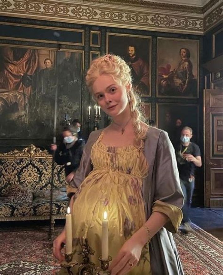 Elle Fanning: The Rising Star with Acting Versatility and Beyond