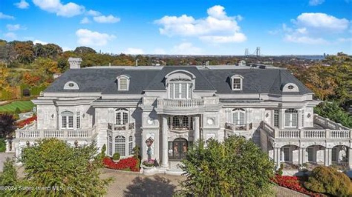 Exploring Chris Distefano's Staten Island House: A Glimpse into His Life