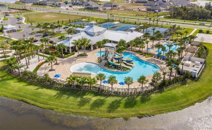 Exploring Circles Waterfront in Apollo Beach, FL: A Comprehensive Guide