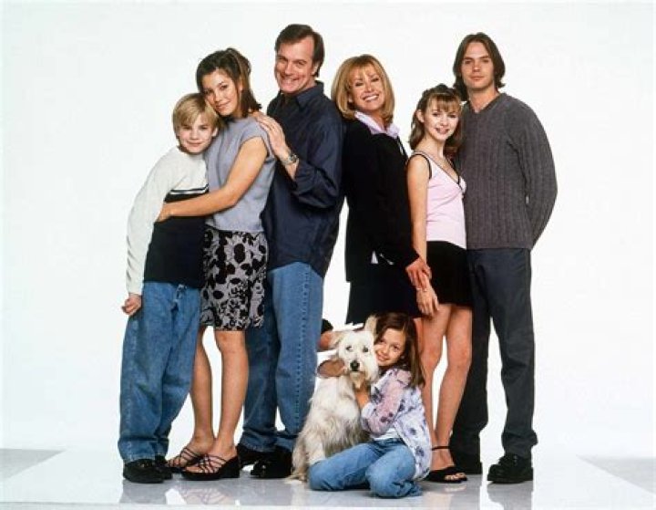 Geoff Stults: The Journey from 7th Heaven to Hollywood Success