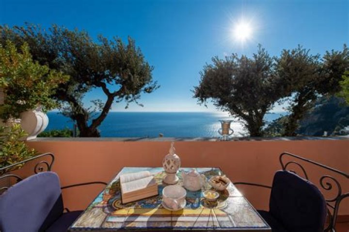 Hotel Villa Gabrisa Positano: A Luxurious Retreat on the Amalfi Coast