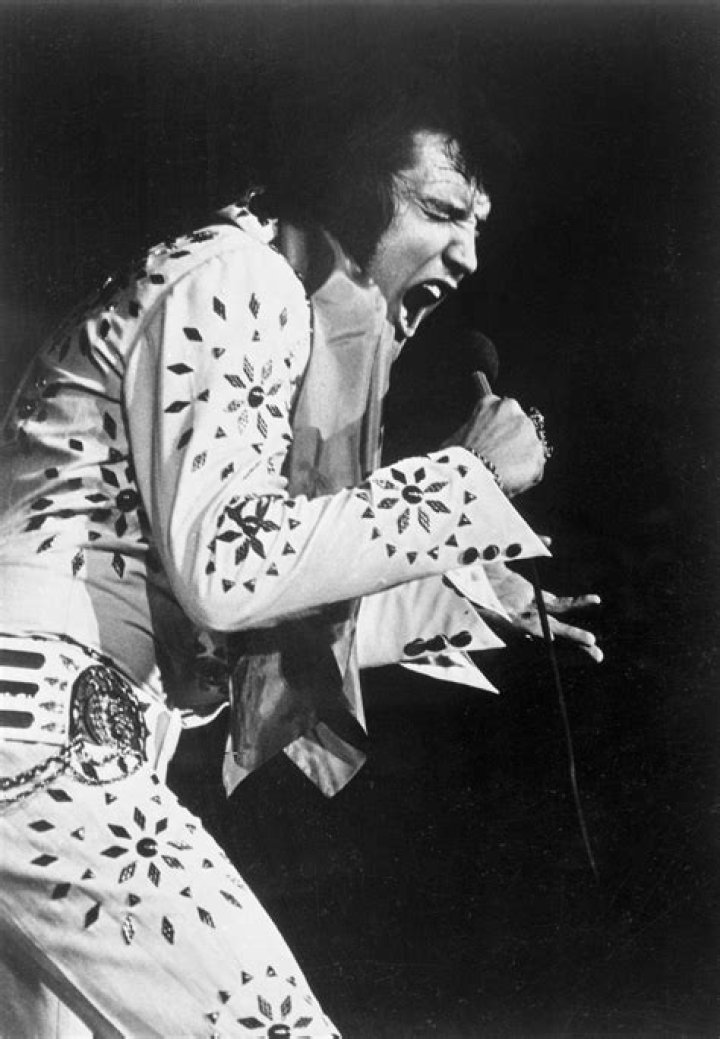 Iconic Images of the King: Unforgettable Elvis Pictures