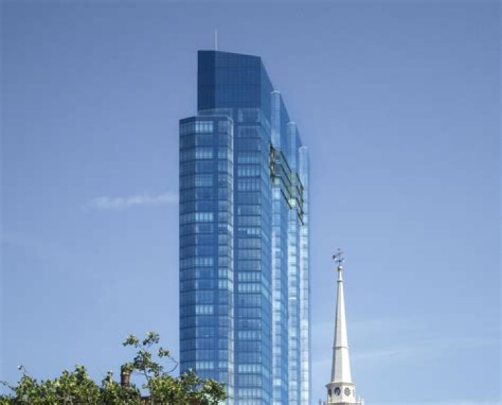 Iconic Millennium Tower: Stunning Views & History