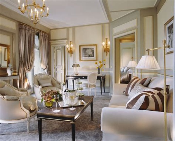 Inside Adam Sandler&rsquo;s NJ House: A Peek into the Comedian&rsquo;s Luxurious Lifestyle
