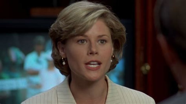 Interesting Facts About Julie Bowen's Age in Happy Gilmore