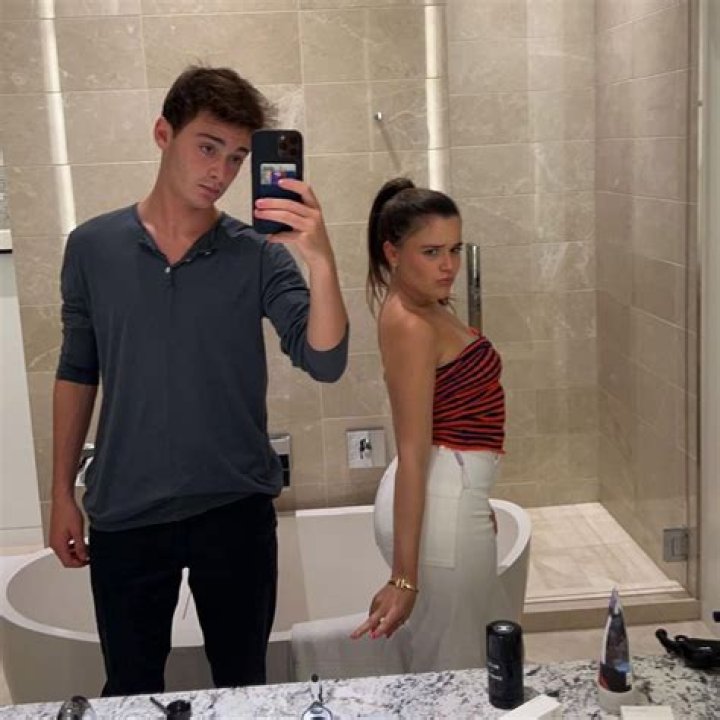 Is Noah Schnapp Dating Anyone? The Scoop You&rsquo;ve Been Waiting For