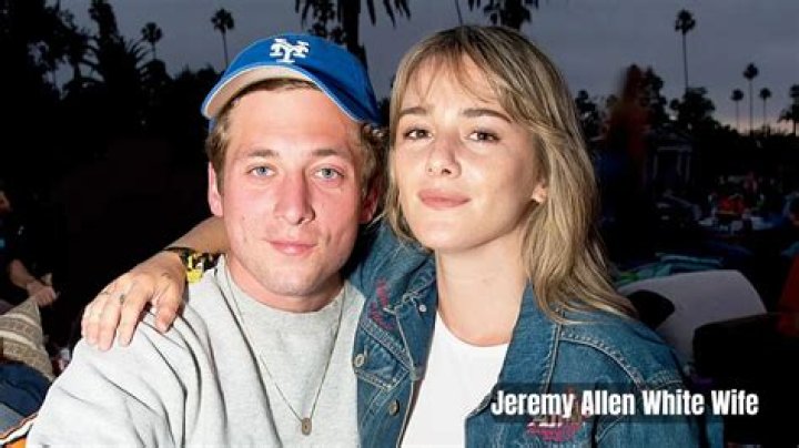 Jeremy Allen White's Girlfriend: Insights into Their Relationship