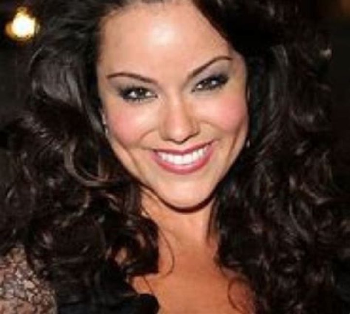 Katy Mixon: Age, Net Worth & Facts You Need to Know in 2025