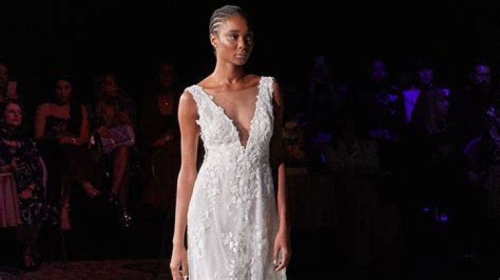 Loni Model: The Rising Star in the Fashion Industry