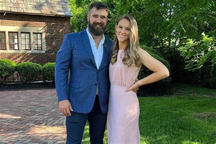 Louie the Singer's Wife: Meet [Name]
