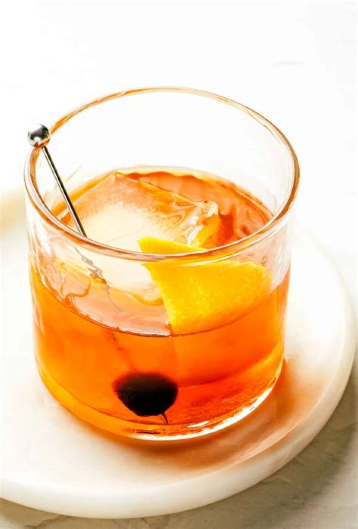 Lovely's Old Fashioned: A Timeless Classic Cocktail