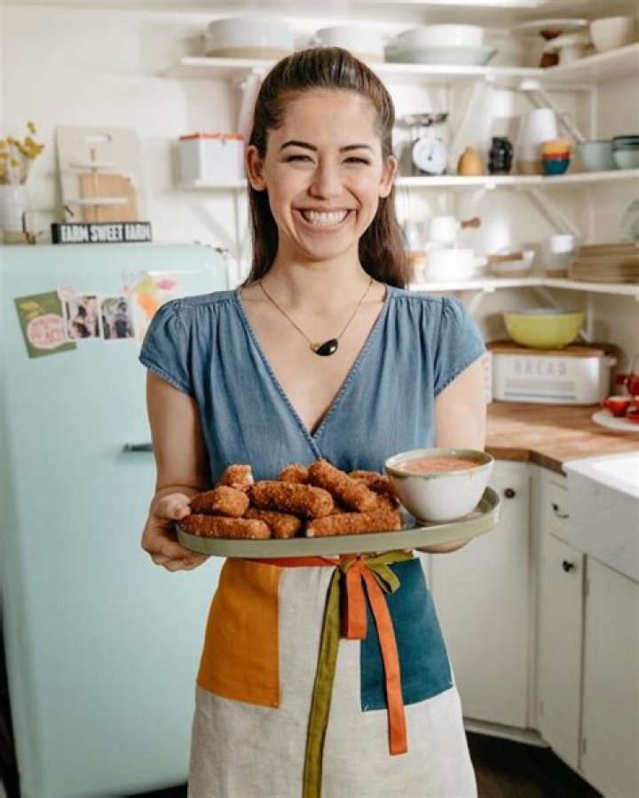 Molly Yeh Sisters: A Journey of Family and Culinary Passion