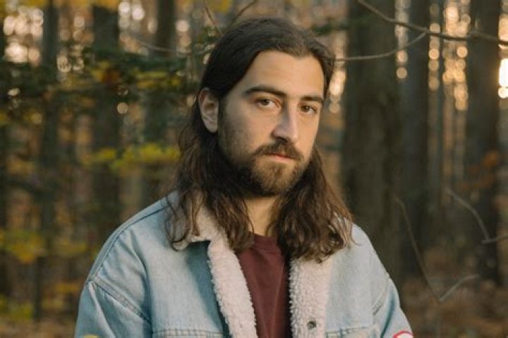 Noah Kahan's Romantic Journey: Who is His Girlfriend?