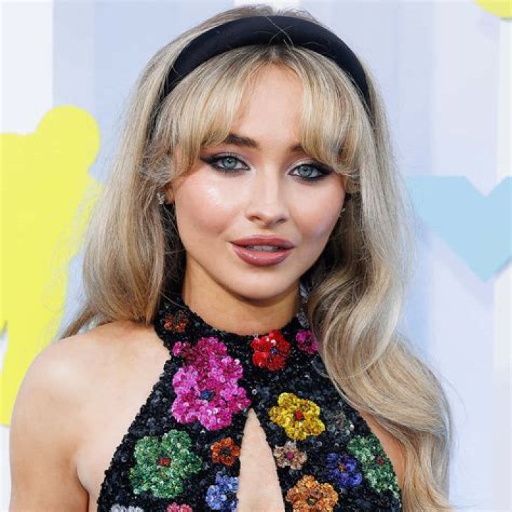 Sabrina Carpenter's Height: The Real Story Behind the Spotlight