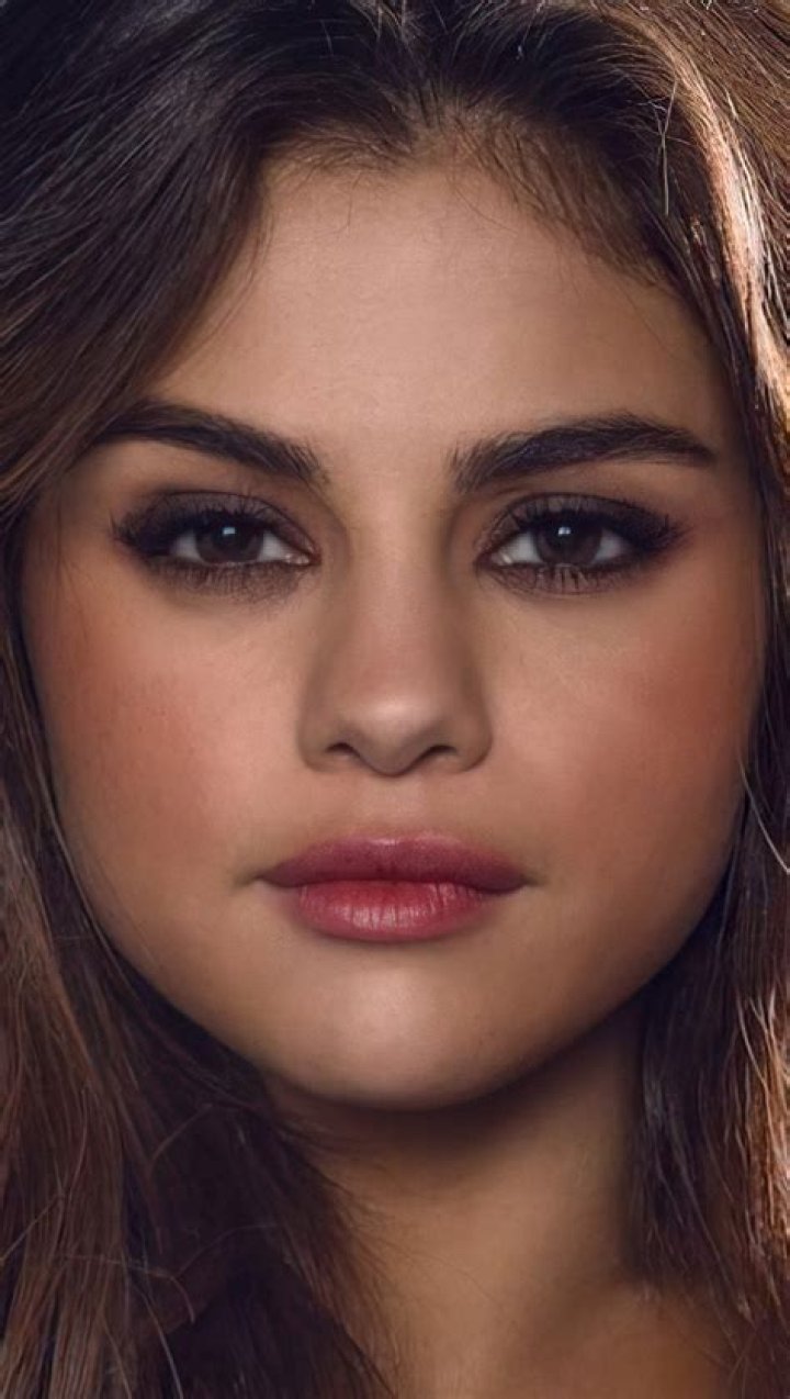 Selena Gomez Face: Unveiling the Secrets Behind Her Iconic Beauty