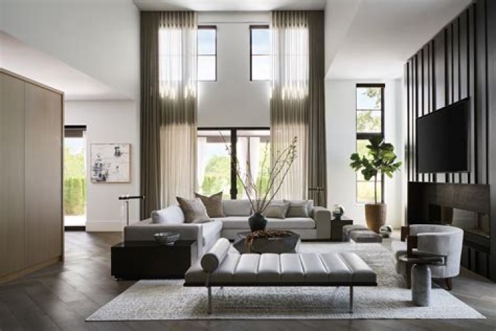 Stunning White Elegance: Timeless Style & Sophistication