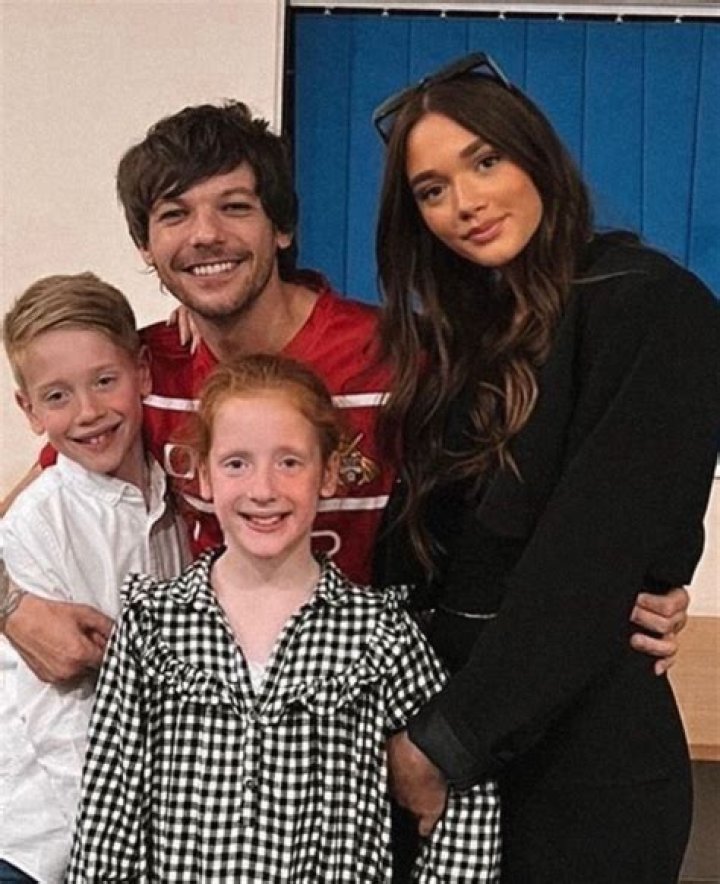 Taylor Tomlinson's Siblings: A Deep Dive into Family Ties