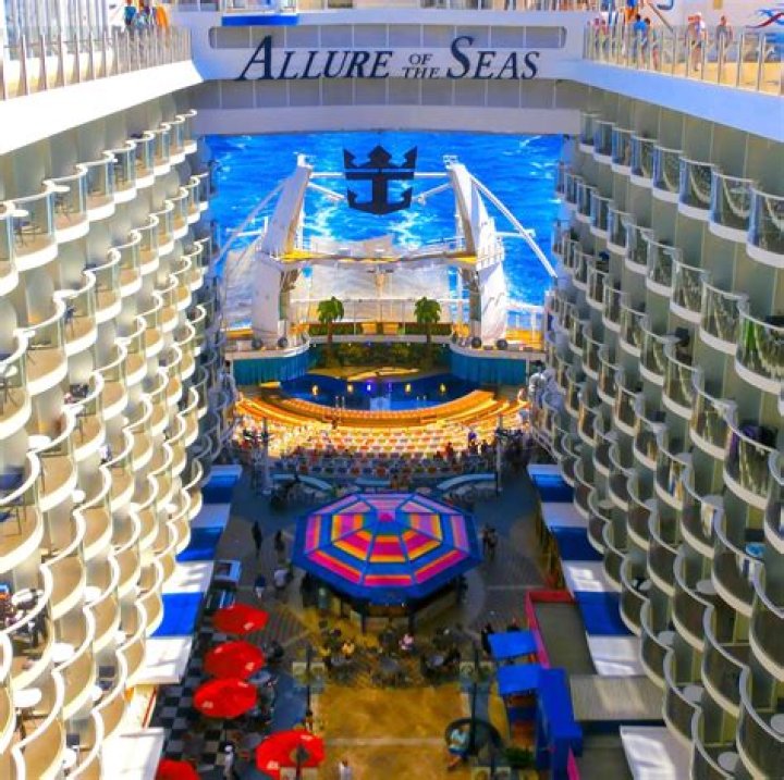 The Allure of the Vegas Lifestyle: An Insider's Perspective
