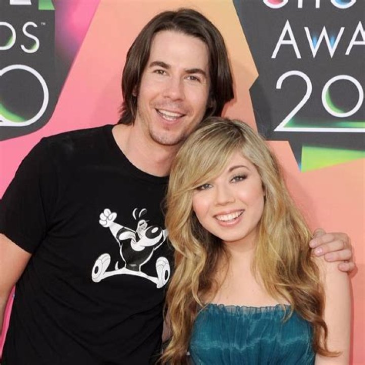 The Intriguing Tale of Jennette McCurdy and Hawaii Joe