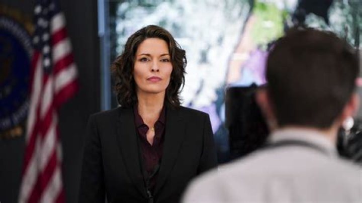 Unveiling the Details: Alana de la Garza Bra Size and More