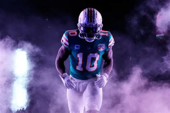 Unveiling the Heights of Tyreek Hill