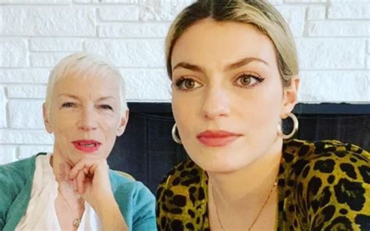 Unveiling the Life of Annie Lennox’s Husband: A Journey Beyond the Spotlight