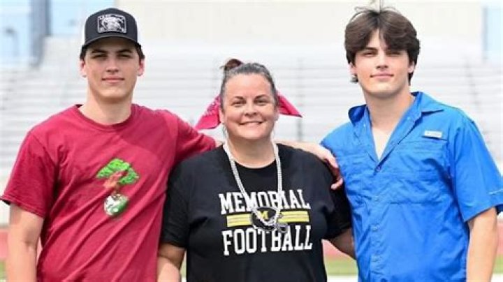 Unveiling the Life of Jesse Metcalfe's Son: A Journey Through Family and Fame