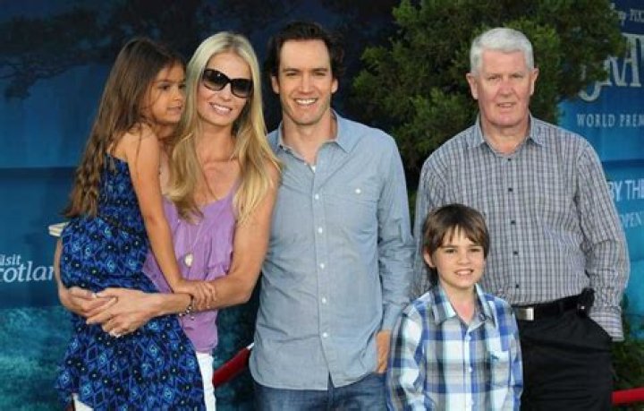 Unveiling the Life of Mark Paul Gosselaar's Mom: A Journey Through Family and Fame