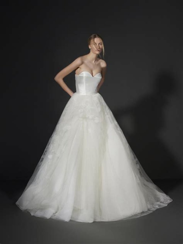 Vera Wang Wedding Dress: The Ultimate Choice for Modern Brides