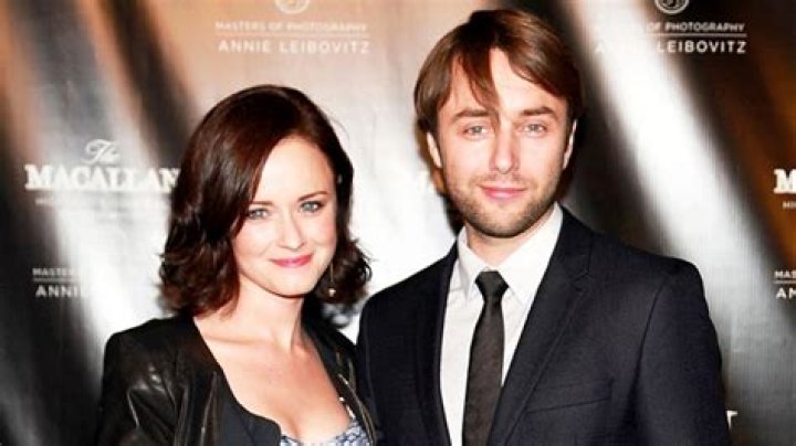 Why Alexis Bledel Divorce: A Comprehensive Insight into the Breakdown of Her Marriage